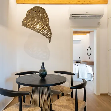 Acres Luxe, First Floor Haven & Ground Floor Retreat Άνω Μερά