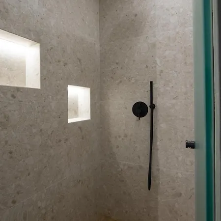 Acres Luxe, First Floor Haven & Ground Floor Retreat Σπίτι διακοπών Άνω Μερά