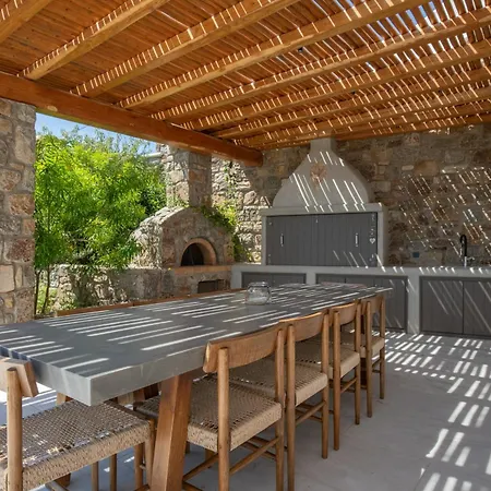 Acres Luxe, First Floor Haven & Ground Floor Retreat *