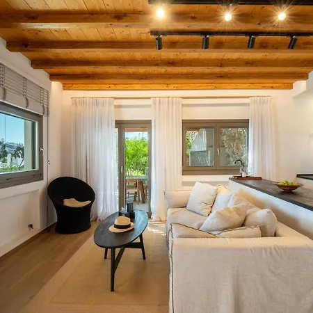 Acres Luxe, First Floor Haven & Ground Floor Retreat Holiday home *