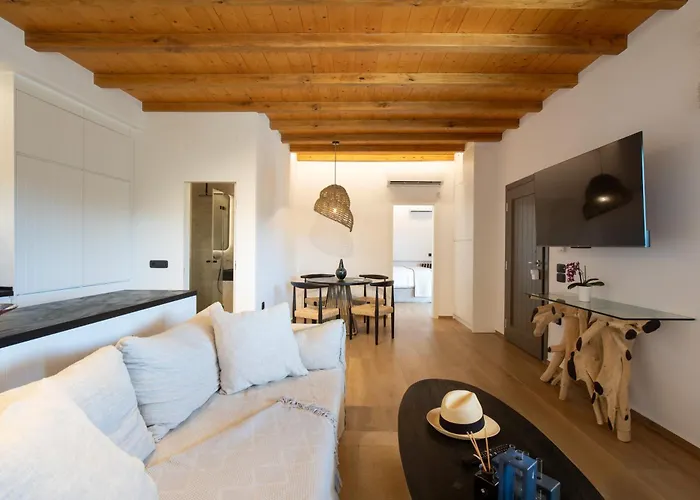 Acres Luxe, First Floor Haven & Ground Floor Retreat 別荘