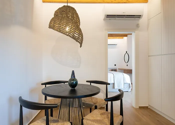 Acres Luxe, First Floor Haven & Ground Floor Retreat アノ・メラ