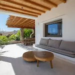 Acres Luxe, First Floor Haven & Ground Floor Retreat Σπίτι διακοπών Άνω Μερά