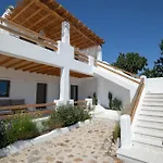 Acres Luxe, First Floor Haven & Ground Floor Retreat * Άνω Μερά