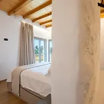Acres Luxe, First Floor Haven & Ground Floor Retreat * 아노 메라