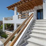 Acres Luxe, First Floor Haven & Ground Floor Retreat 펜션 *