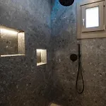 Acres Luxe, First Floor Haven & Ground Floor Retreat 펜션 *