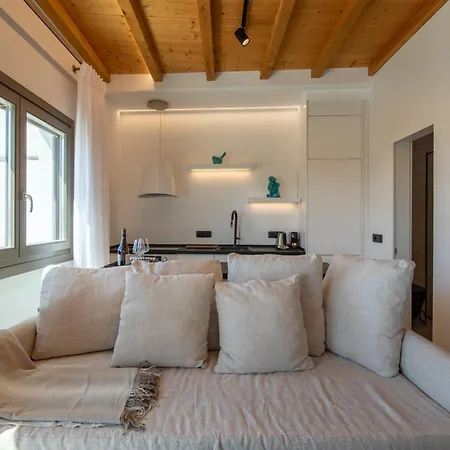 Acres Luxe, First Floor Haven & Ground Floor Retreat Holiday home *