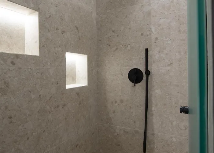 Acres Luxe, First Floor Haven & Ground Floor Retreat Semesterbostad Ano Mera