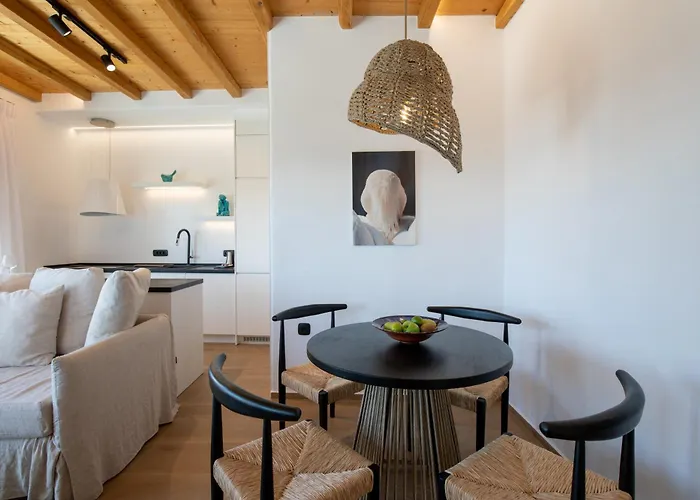 Semesterbostad Acres Luxe, First Floor Haven & Ground Floor Retreat Ano Mera