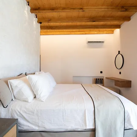 Acres Luxe, First Floor Haven & Ground Floor Retreat Tatil Evi