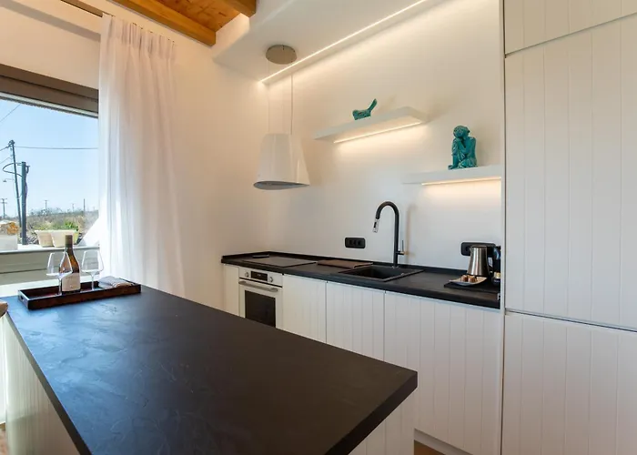 Acres Luxe, First Floor Haven&ground Floor Retreat Ano Mera